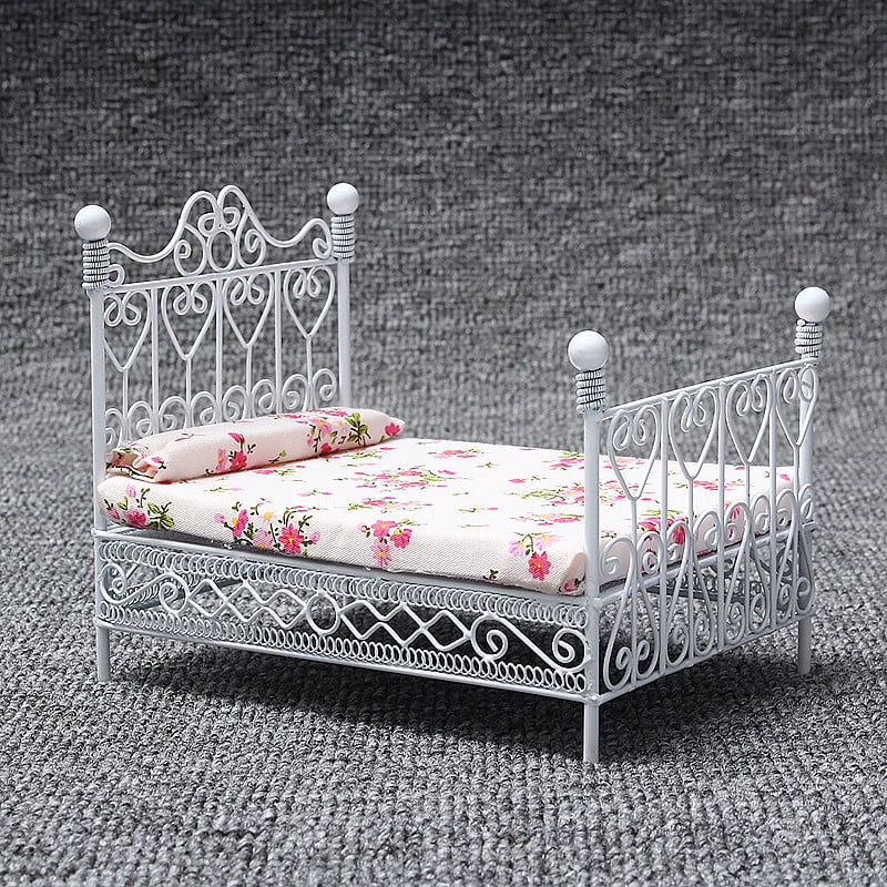 dollhouse miniature beds