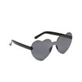 thumbnail image 1 of Gafas de Sol Qarigey en Forma de Corazón de Melocotón Lentes Gris Oscuro, 1 of 6