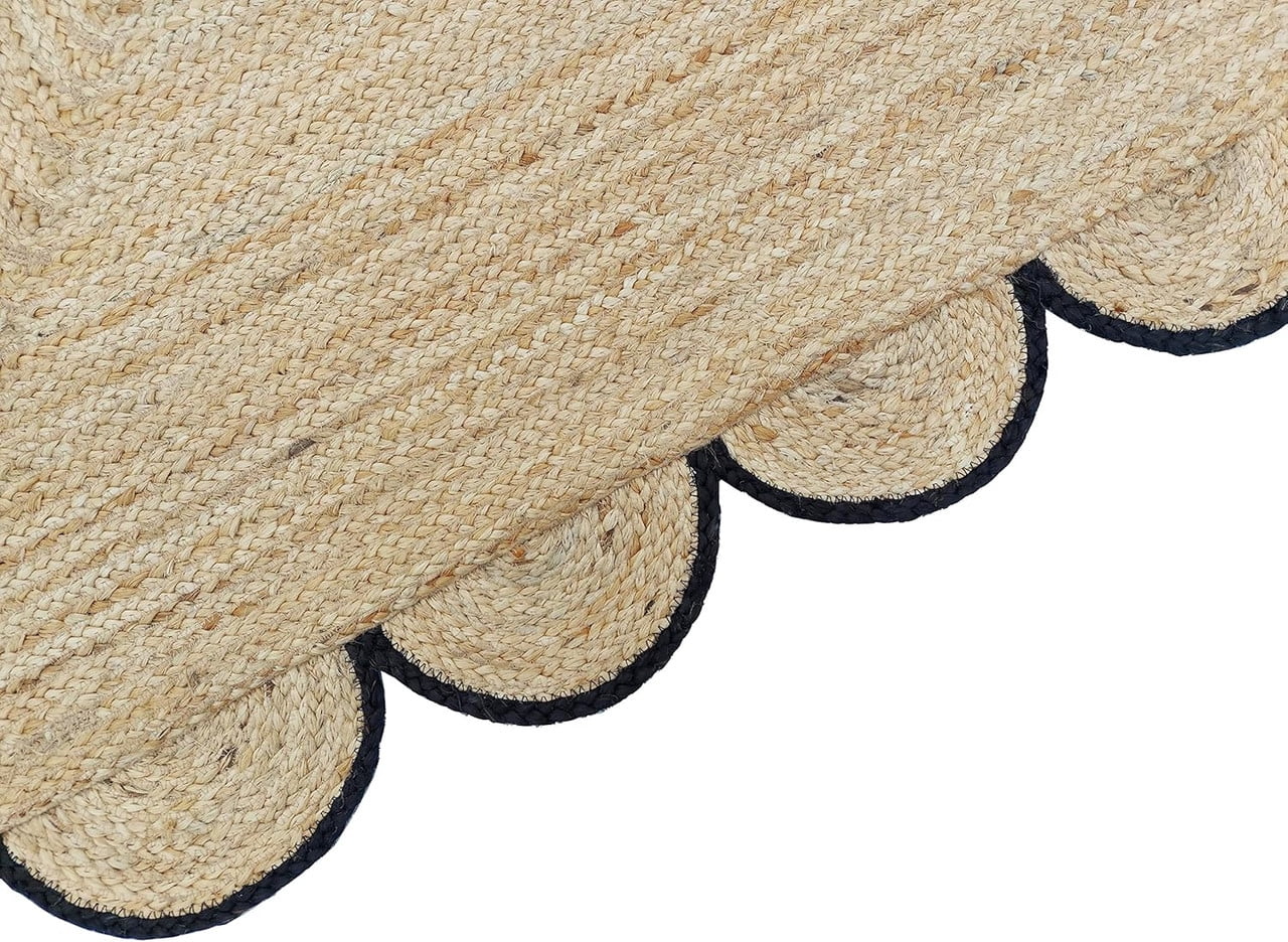 Scalloped Handwoven Natural Jute Area Rug, Black Trim, 4'x6'