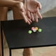 thumbnail image 2 of 100 piezas mini dados para juegos de mesa pequeños dados de plástico de seis caras de 8 mm con esquinas cuadradas piezas de juego coloridas para manualidades de aprendizaje de matemáticas, 2 of 4