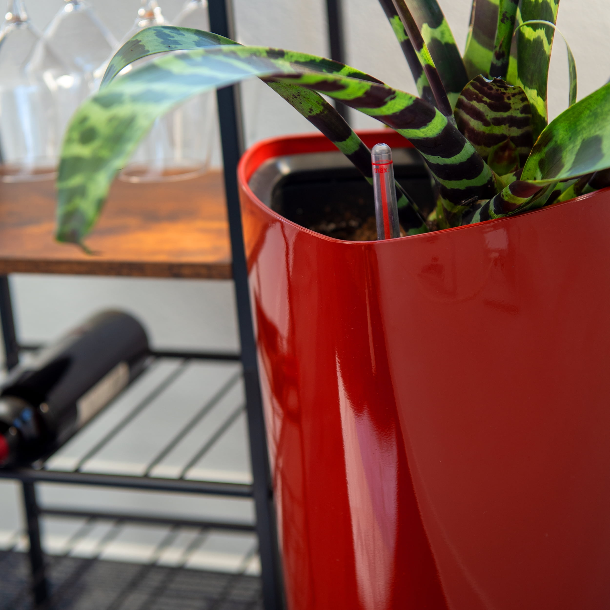 XBrand 22.4" H Red Plastic Self Watering Indoor Outdoor Triangle Planter Pot w/Glossy Finish, Tall Decorative Gardening Pot, Home Décor Accent