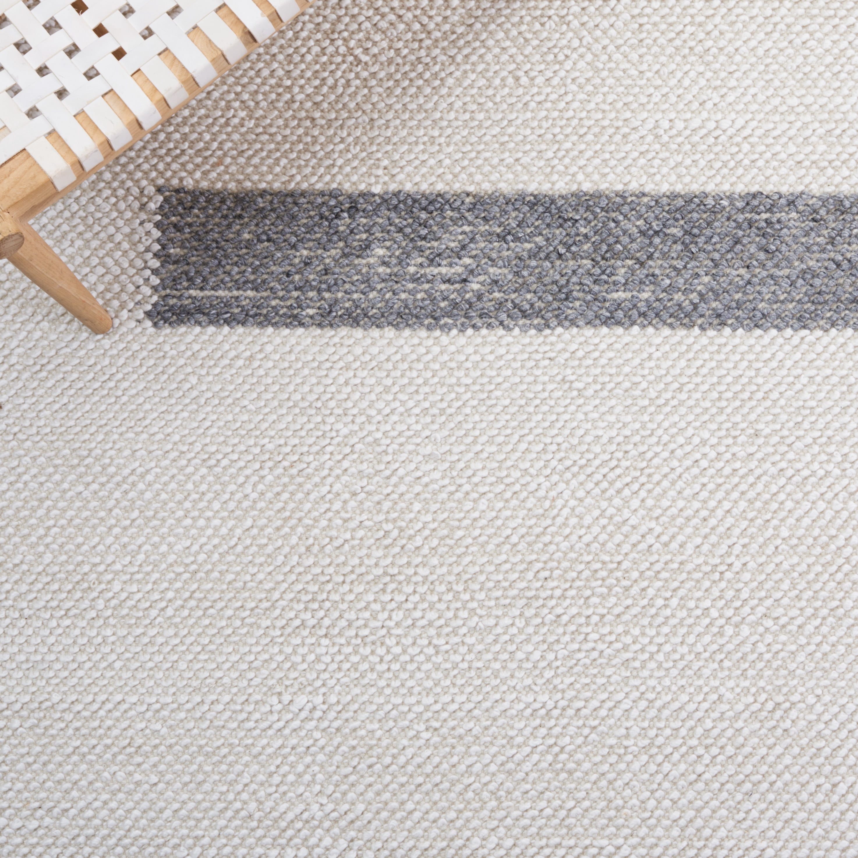 SAFAVIEH Natura Marina Striped Wool Area Rug, Ivory/Grey, 6' x 6' Round