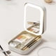 thumbnail image 4 of Estuche de Almacenamiento de Maquillaje con Espejo LED: Estuche de Viaje Portátil para Cosméticos con Gran Capacidad, Ideal para Accesorios de Maquillaje., 4 of 5