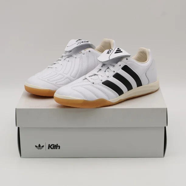 JS0727 Kith × Ad-id-as Football Predator 2002 IC White Black Gum (Men's)