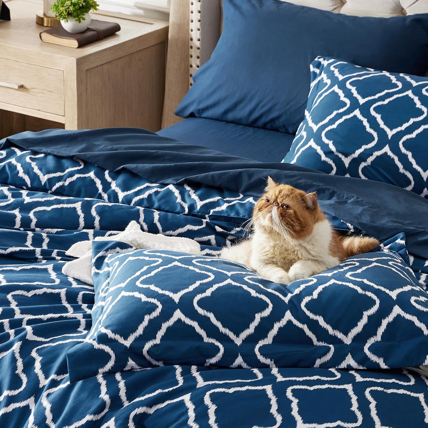 Queen Comforter Set 7 Pieces - Navy Blue Quatrefoil Comforters Queen Size, Lightweight Bedding Sets for All Season, Bed in a Bag with Comforters, Sheets, Pillowcases & Shams