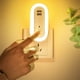 thumbnail image 5 of Bewildely Toma de luz nocturna, doble USB, Control remoto ajustable, 5V, 4500K, 500lm, dormitorio interior, lámpara de iluminación para dormir Iluminación y accesorios Bewildely HA064396-01B, 5 of 6