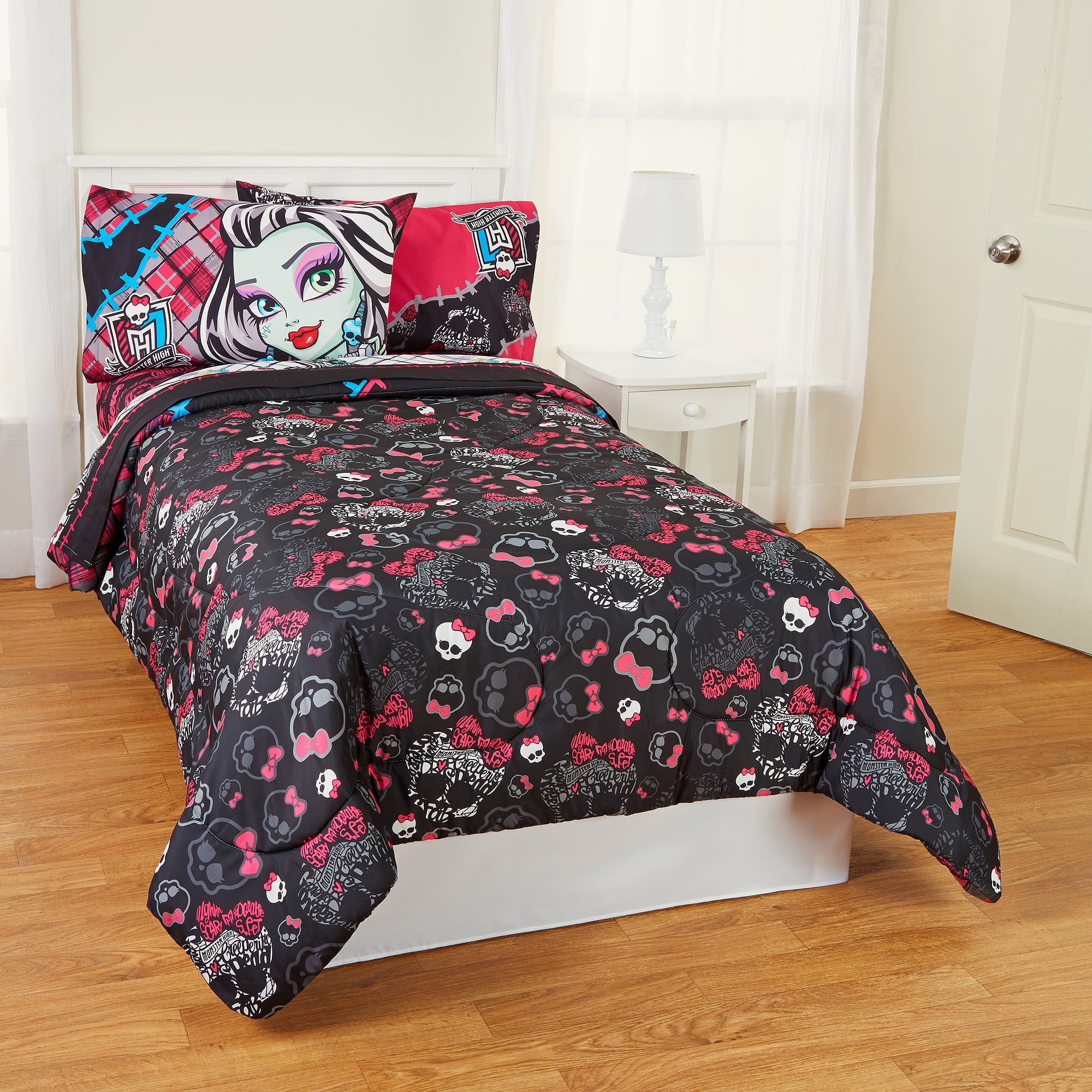 Monster High Right To Fright Twin Full Reversible Comforter Black