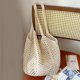 thumbnail image 4 of Bolso de paja tejido hueco de gran capacidad, bolso de mano elegante de un solo hombro para viajes, playa y compras., 4 of 7
