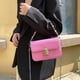 thumbnail image 3 of Bolso de mano para mujer, de piel sintética, tipo bandolera, tipo sobre, para cena, acolchado, con cinturón de cadena, color rosa, 3 of 5