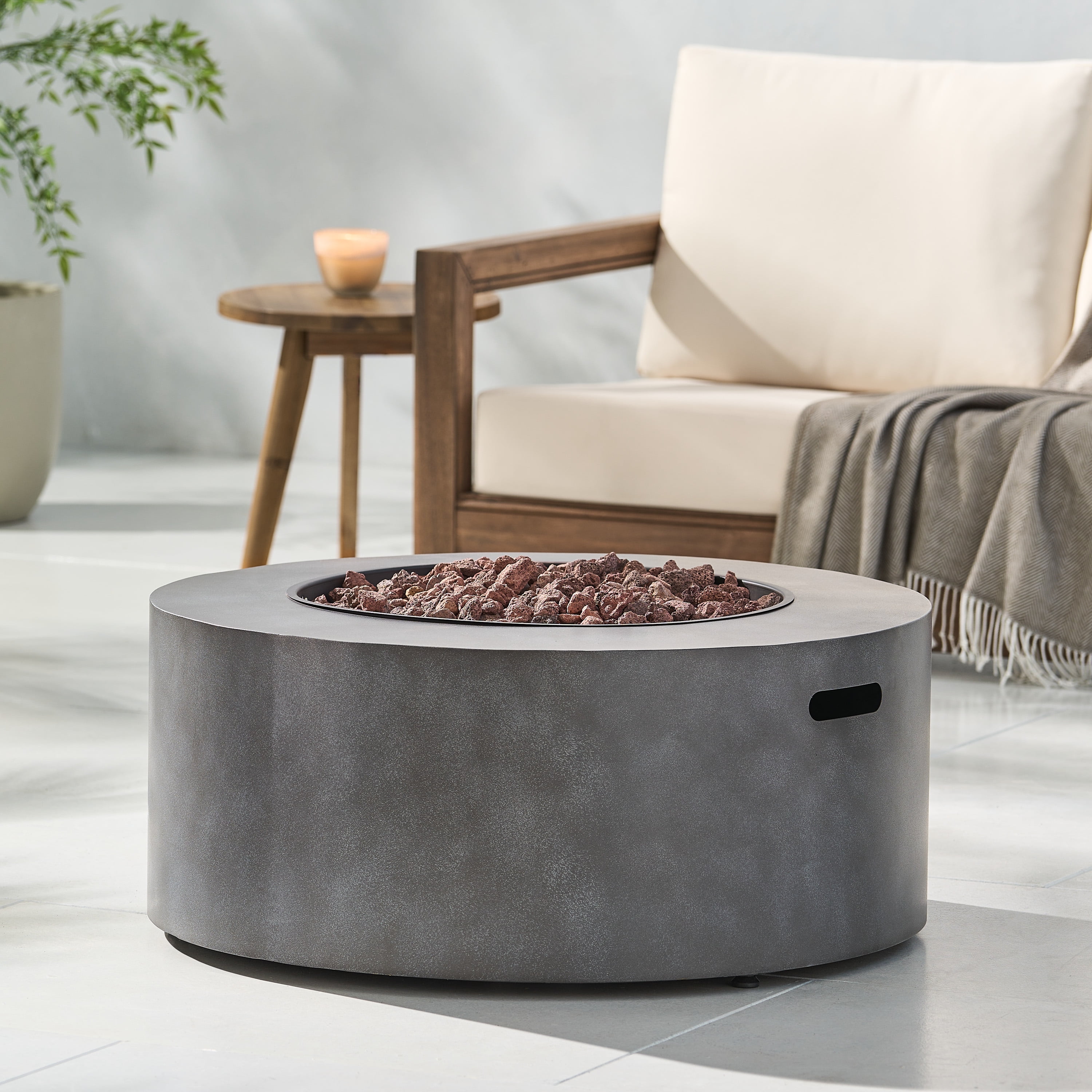 WELLINGTON ROUND IRON FIRE PIT -40,000 BTU,TANK OUTSIDE