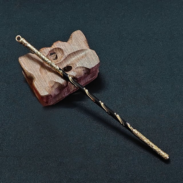 Modèle en Métal Doré 22CM