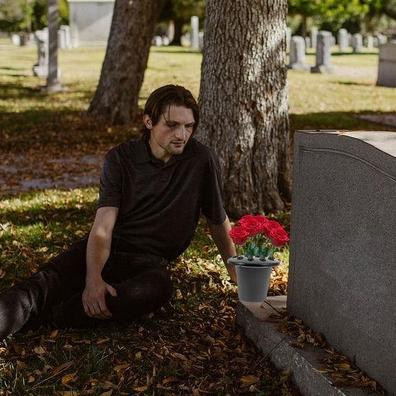 IDEANATEGRATE 2Pcs Grave Flower Insert Cemetery Vase Decoration Lotus Shaped Base for People Honoring Deceased Loved Ones