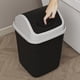 thumbnail image 1 of Papelera cuadrada con tapa para oficina y baño | Cubo de basura con tapa abatible para control de olores | Contenedor de basura de plástico para espacios pequeños, 1 of 6