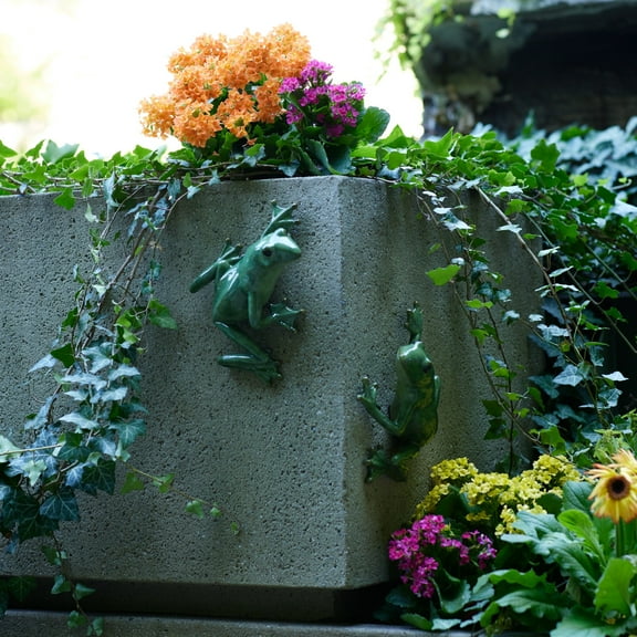 Melrose International Hanging Frog (Set of 2) 7.75"L x 3.25"H Resin