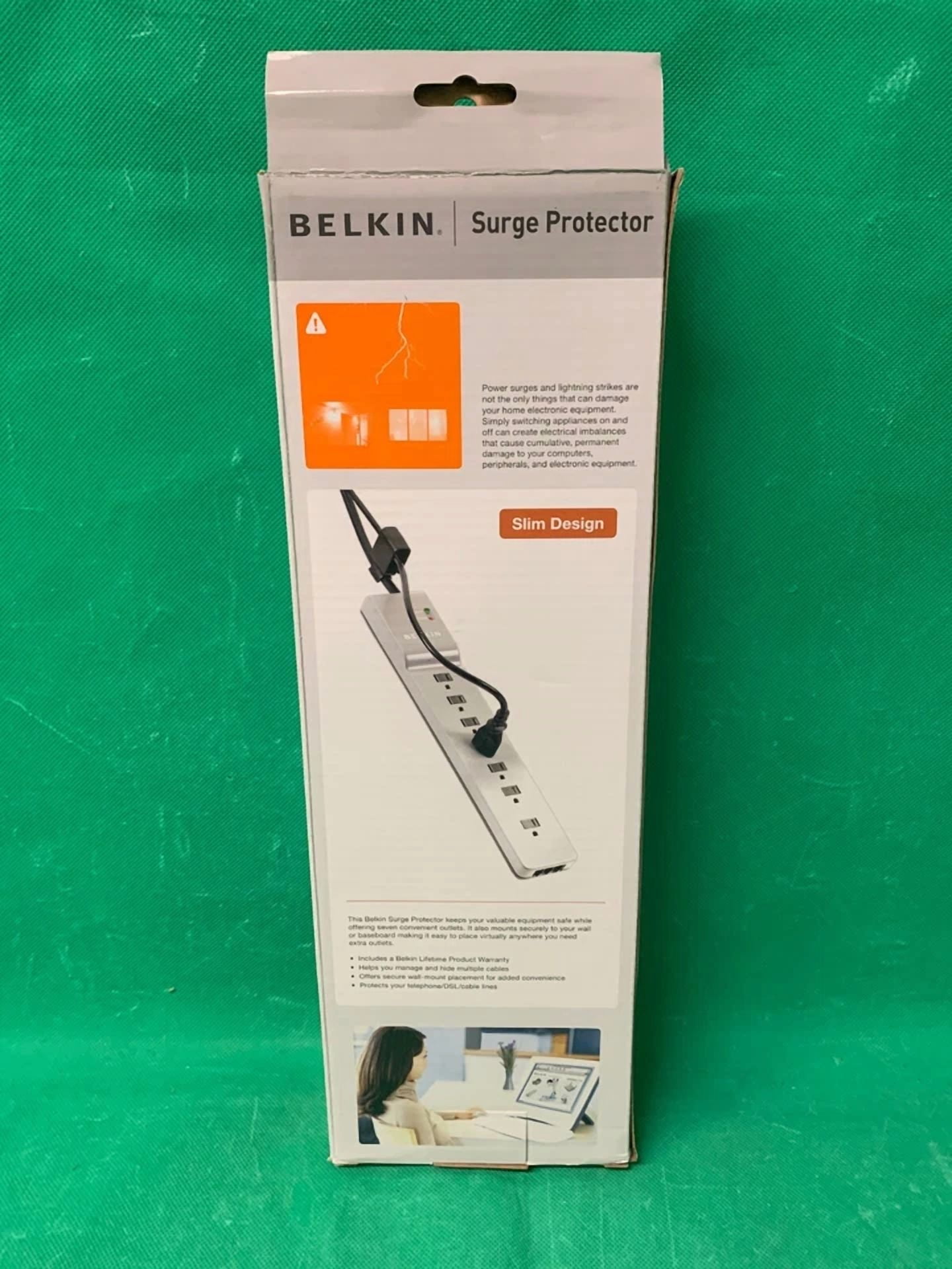 CRESTIN- Belkin 7 Outlets Slim Design 6 Ft. 1.8M Cord Surge Protector - New