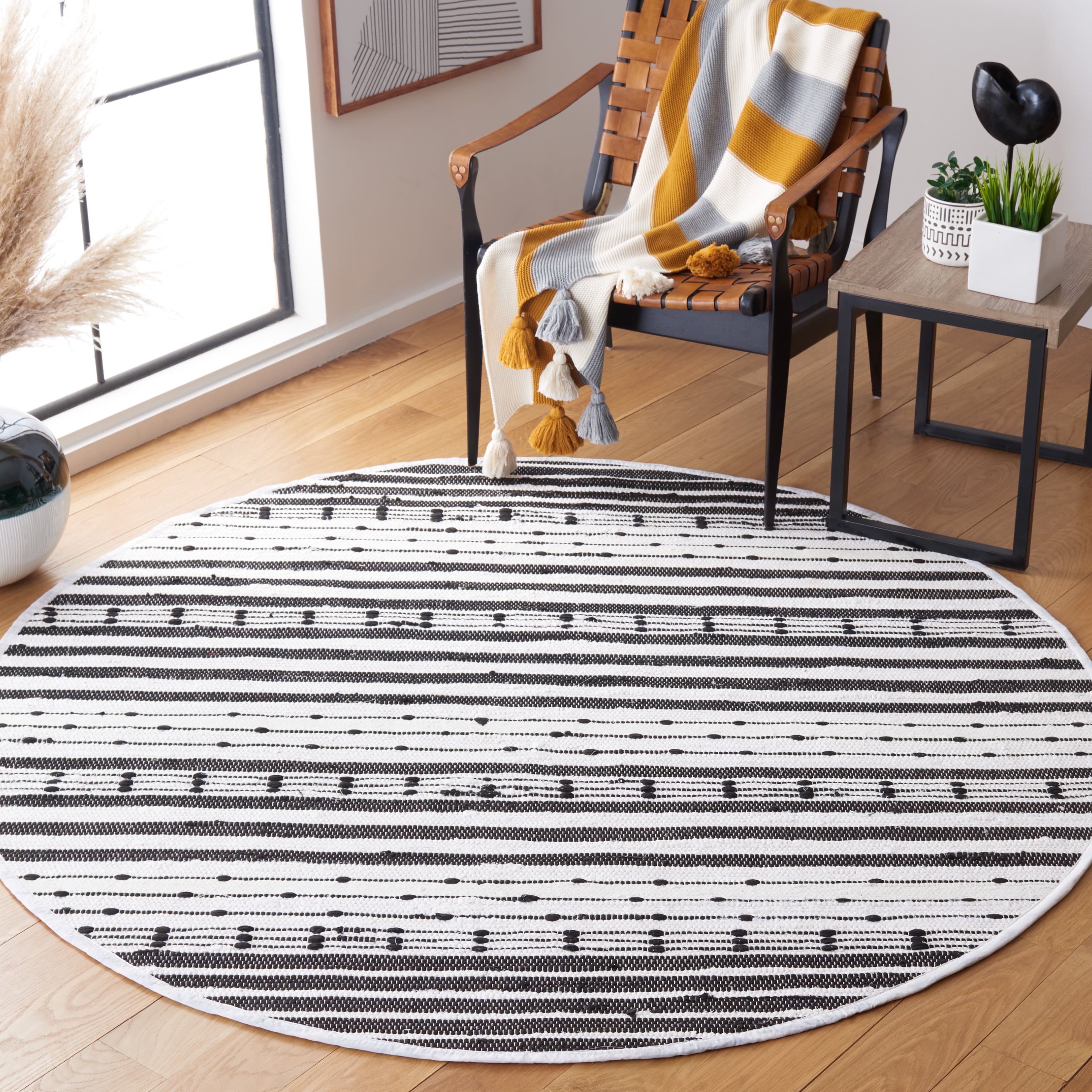 SAFAVIEH Striped Kilim Feride Striped Cotton Area Rug, Black/Ivory, 6' x 6' Round
