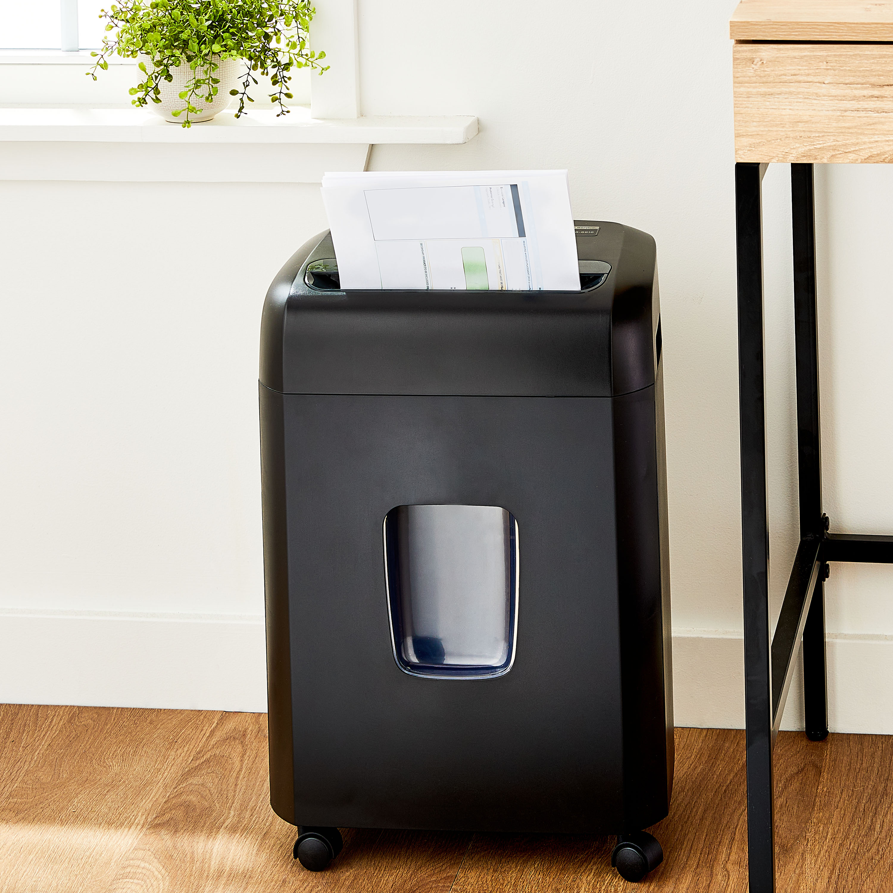 Pen+Gear 16-Sheet Cross-Cut Shredder with 5.3 Gallon Bin photo 2