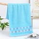 thumbnail image 4 of Toalla de baño a rayas de 75 x 35 cm | Toalla de poliéster suave y absorbente | Secado rápido para baño, gimnasio y playa | 1 paquete, 4 of 7