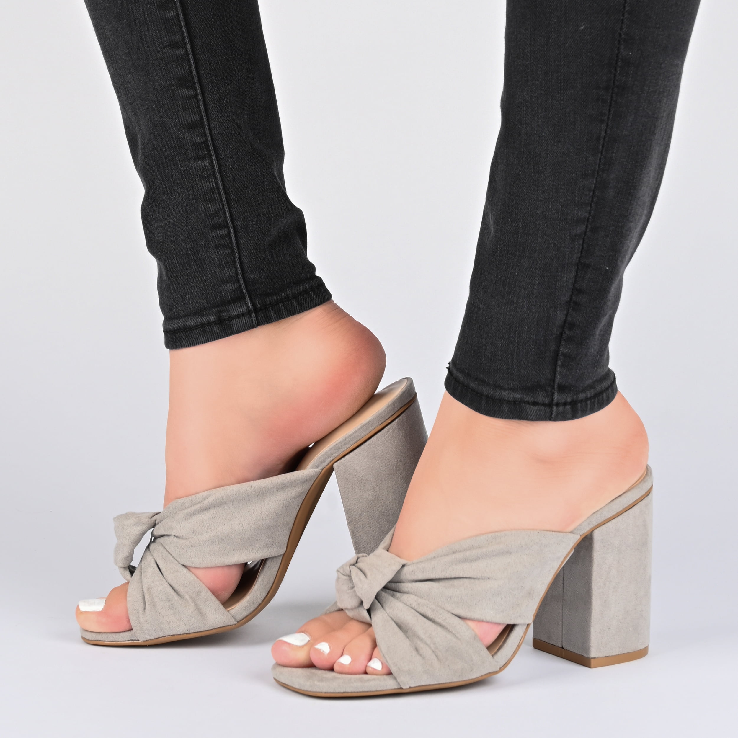 Journee Womens Tabithea Open Square Toe Block Heel Sandals