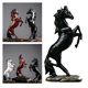 thumbnail image 4 of Estatuil de caballos de resina curvada escultura de escritorio casa Oficina Bar estante ornamentos estantería colecciones modernas Colco Escultura de estatuilla con forma de caballo, 4 of 8
