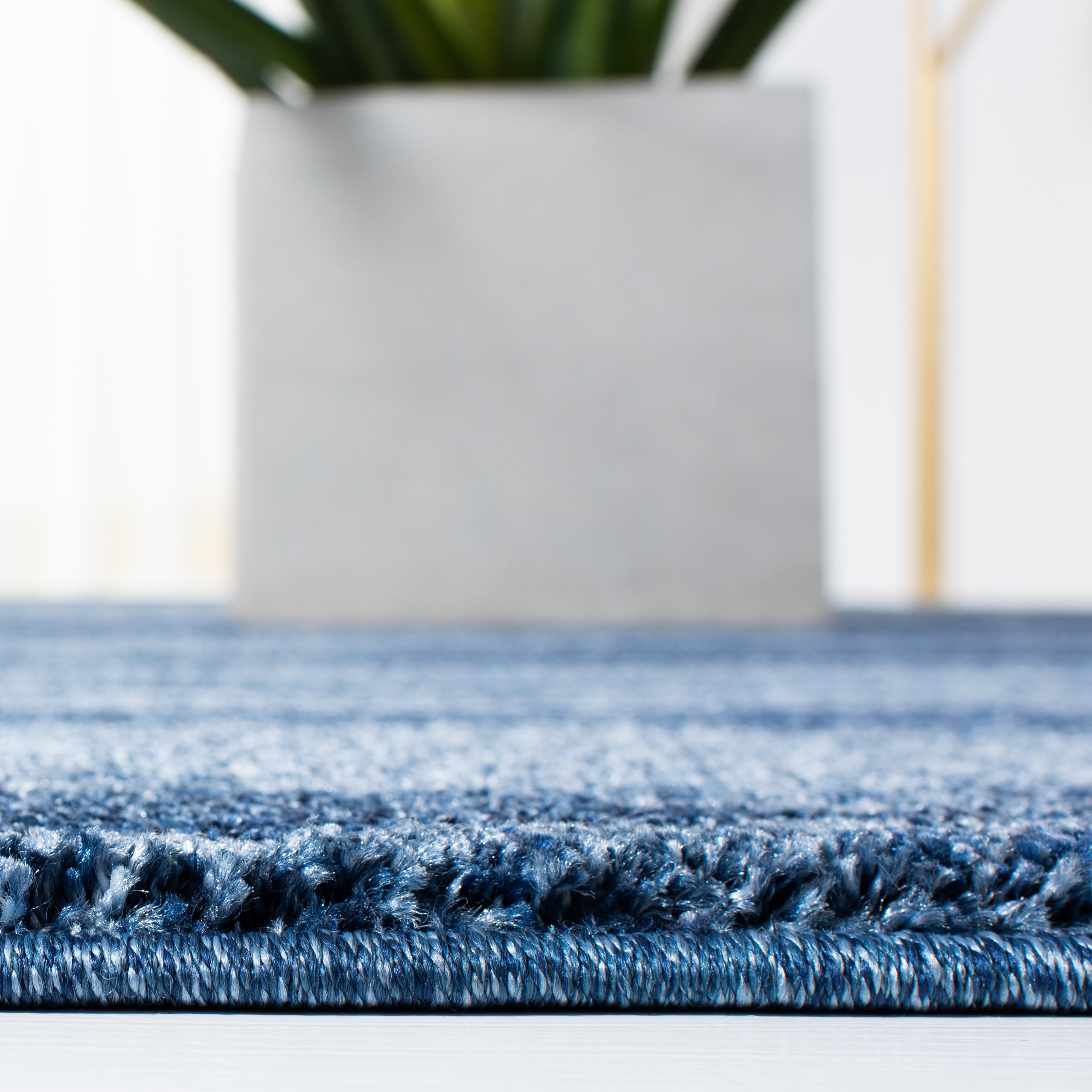 SAFAVIEH Retro Chantel Abstract Runner Rug, Light Blue/Blue, 2'3" x 9'