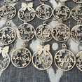 thumbnail image 2 of Diferentes nombres personalizados, decoraciones navideñas con forma de copo de nieve para el hogar, tarjeta de lugar con nombre grabada con láser, decoración navideña, 2 of 5