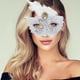 thumbnail image 5 of Mascarilla de medio rostro con patrón de dragón de plumas para fiestas de Halloween y Navidad, 1 pieza, blanca, 5 of 5