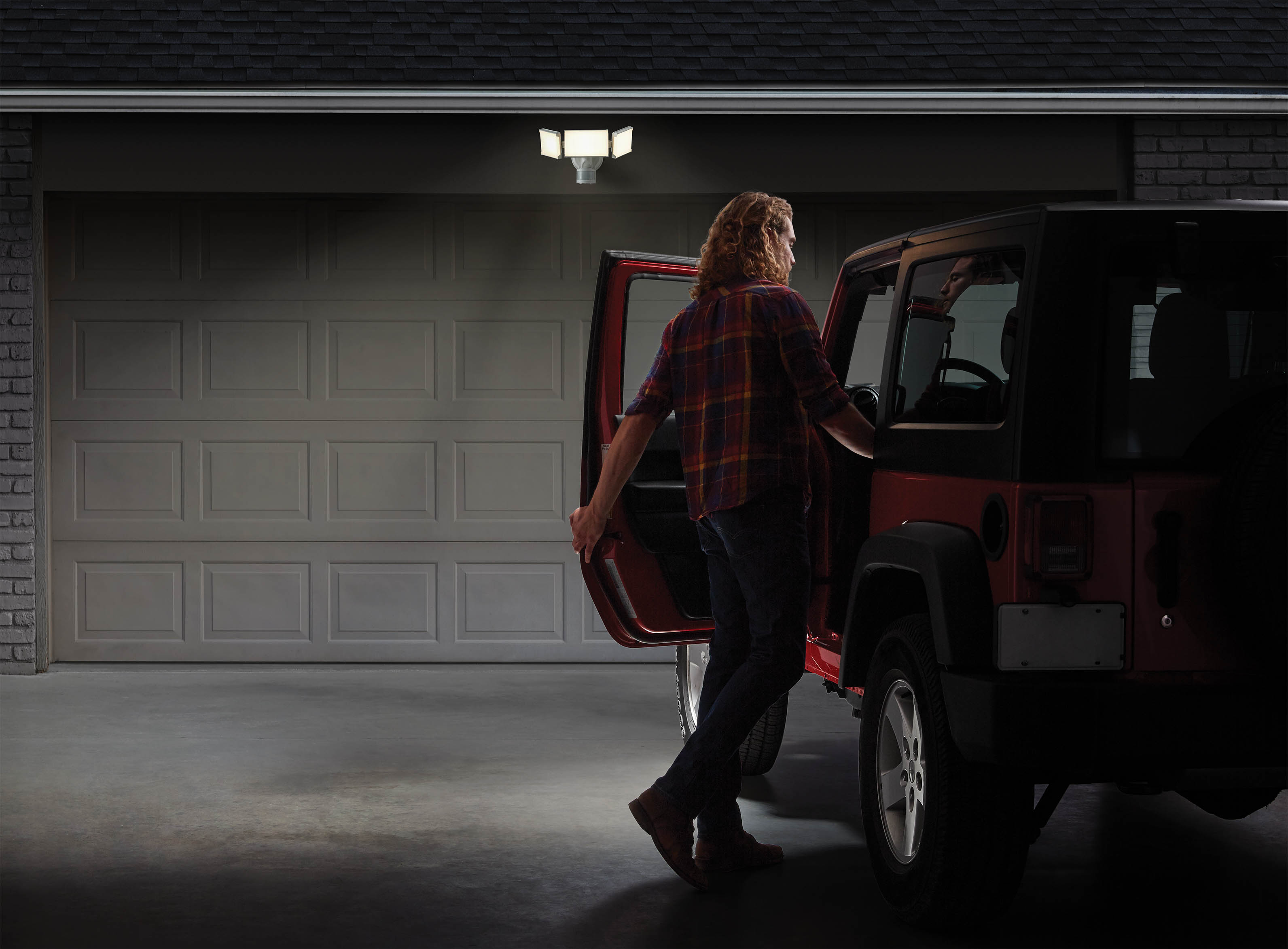 Hyper Tough Solar Motion Sensing Security Flood Light photo 3