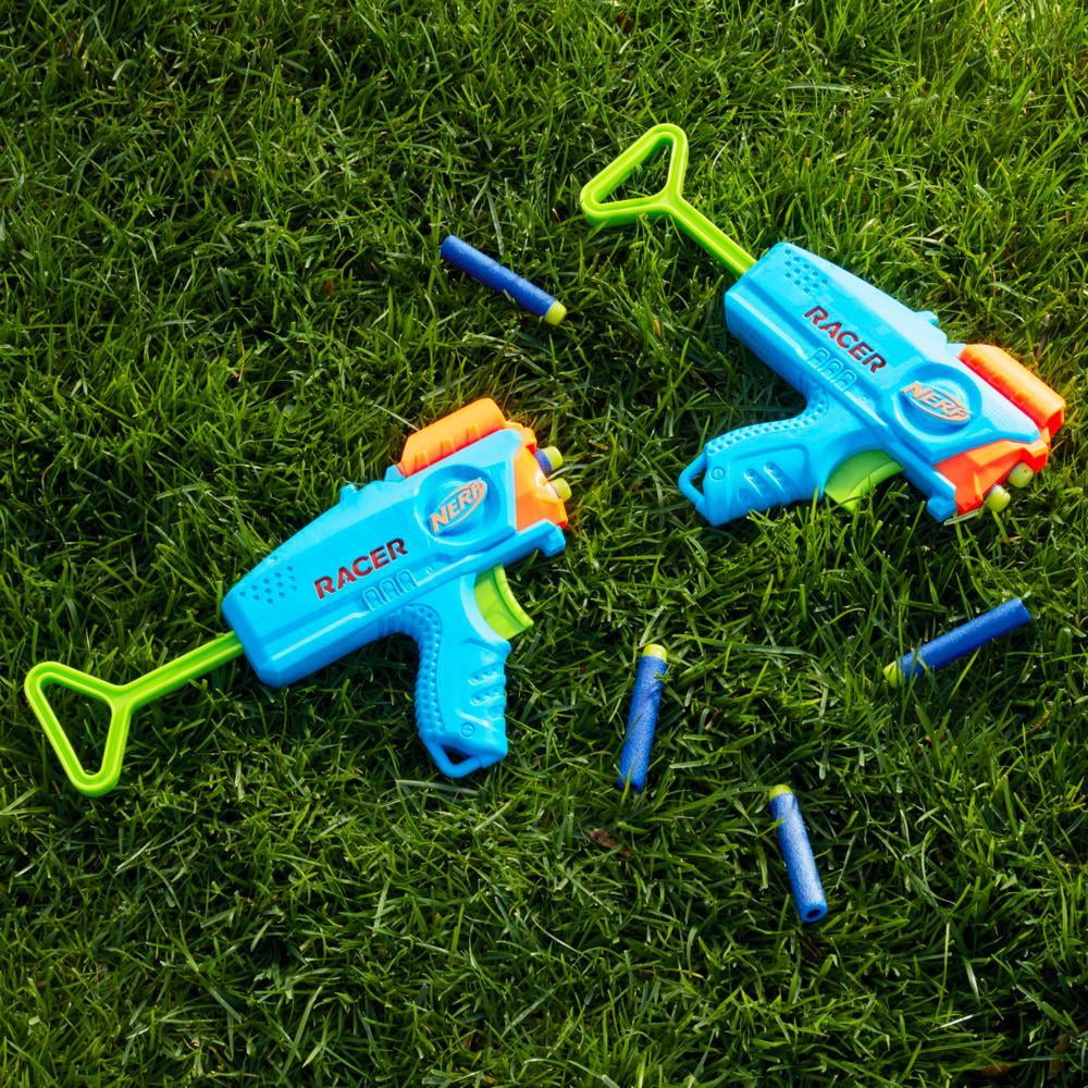 Nerf Elite Junior Racer Easy Play Dart Blaster with 4 Nerf Elite Darts, Nerf Blaster Outdoor Toys