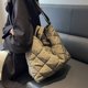 thumbnail image 5 of Bolsos de gran capacidad para mujer 2023 Otoño Invierno Espacio de algodón Bolso de compras de un solo hombro Bolso de mano de tendencia de moda Bolsos de mano para mujer, 5 of 5