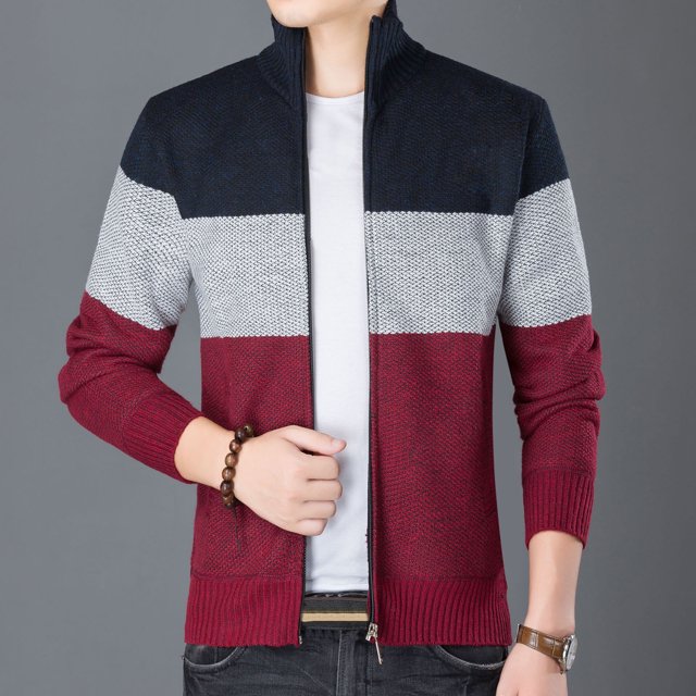 suéter de lana para hombre, prendas de punto para otoño e invierno, grueso, cálido, informal fridja po3609 azul: vista frontal centrada de chaqueta de punto con cremallera hasta cuello alto; bloque azul marino arriba, franja gris en pecho y tramo burdeos en torso y mangas; tejido tipo forro polar visible, puños y bajo acanalados, mangas largas y silueta recta sobre camiseta blanca, fondo gris. Adecuado para uso casual y como capa ligera para viajar.