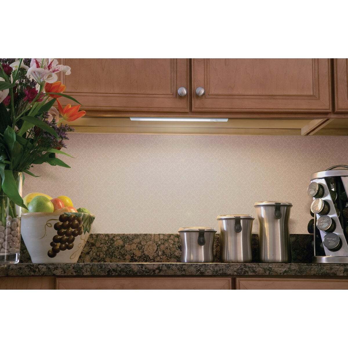 Good Earth Lighting Plug-In LED Under Cabinet Light Bar - Modern - 1 Piece, White