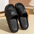 thumbnail image 4 of Zapatillas de moda de verano para hombre, sandalias con estampado de osito, baño interior, antideslizantes, suaves, zapatos informales para dormitorio para mujer, pareja, 4 of 5