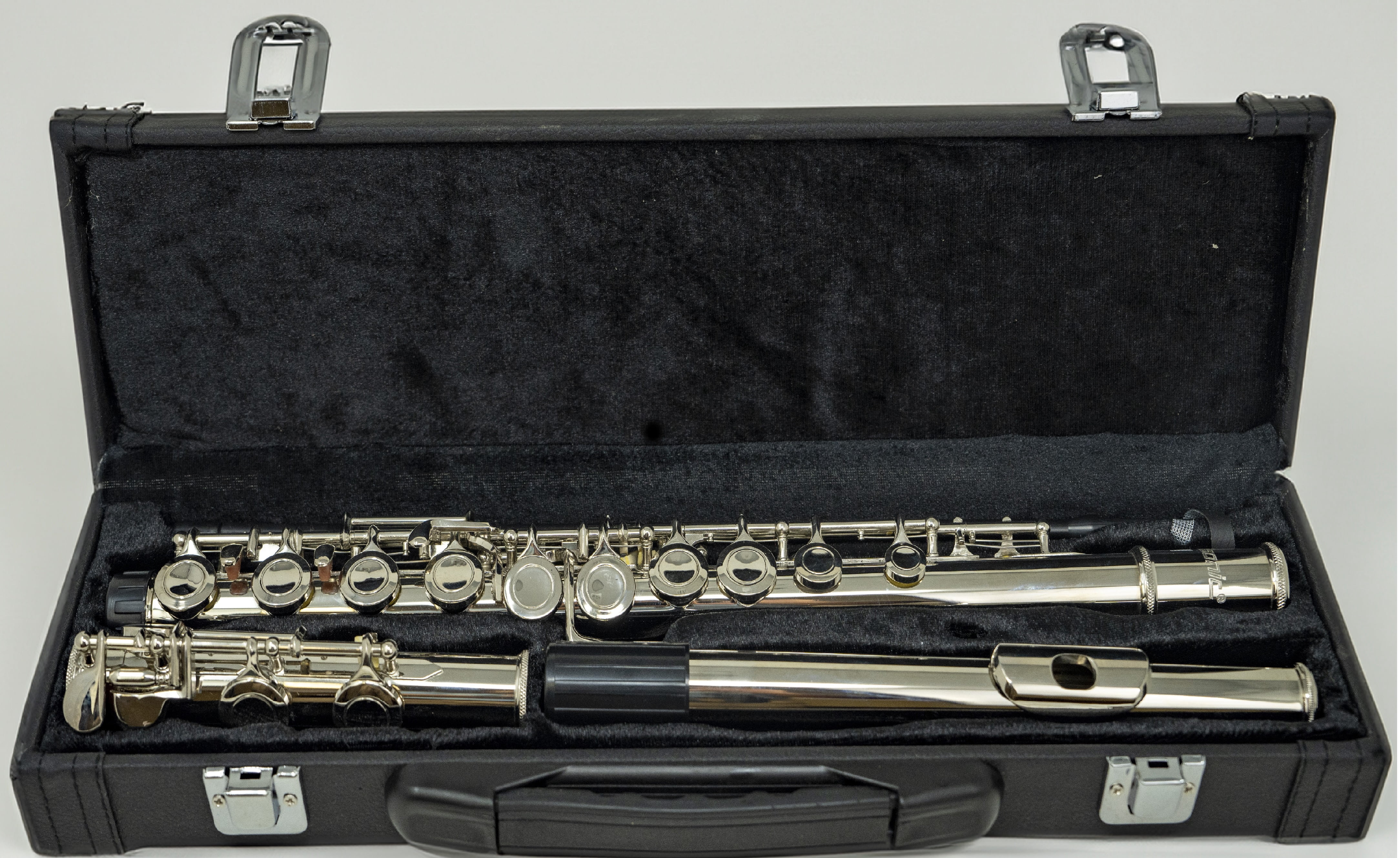 Hisonic Signature Series 2810N Closed Hole Flute, White Brass, 16-Hole, 15" x 2" x 2", Warranty