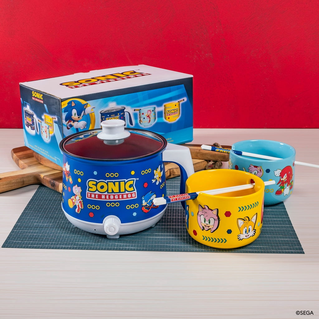 Uncanny Brands Sonic the Hedgehog Hot Pot with Ramen Bowls