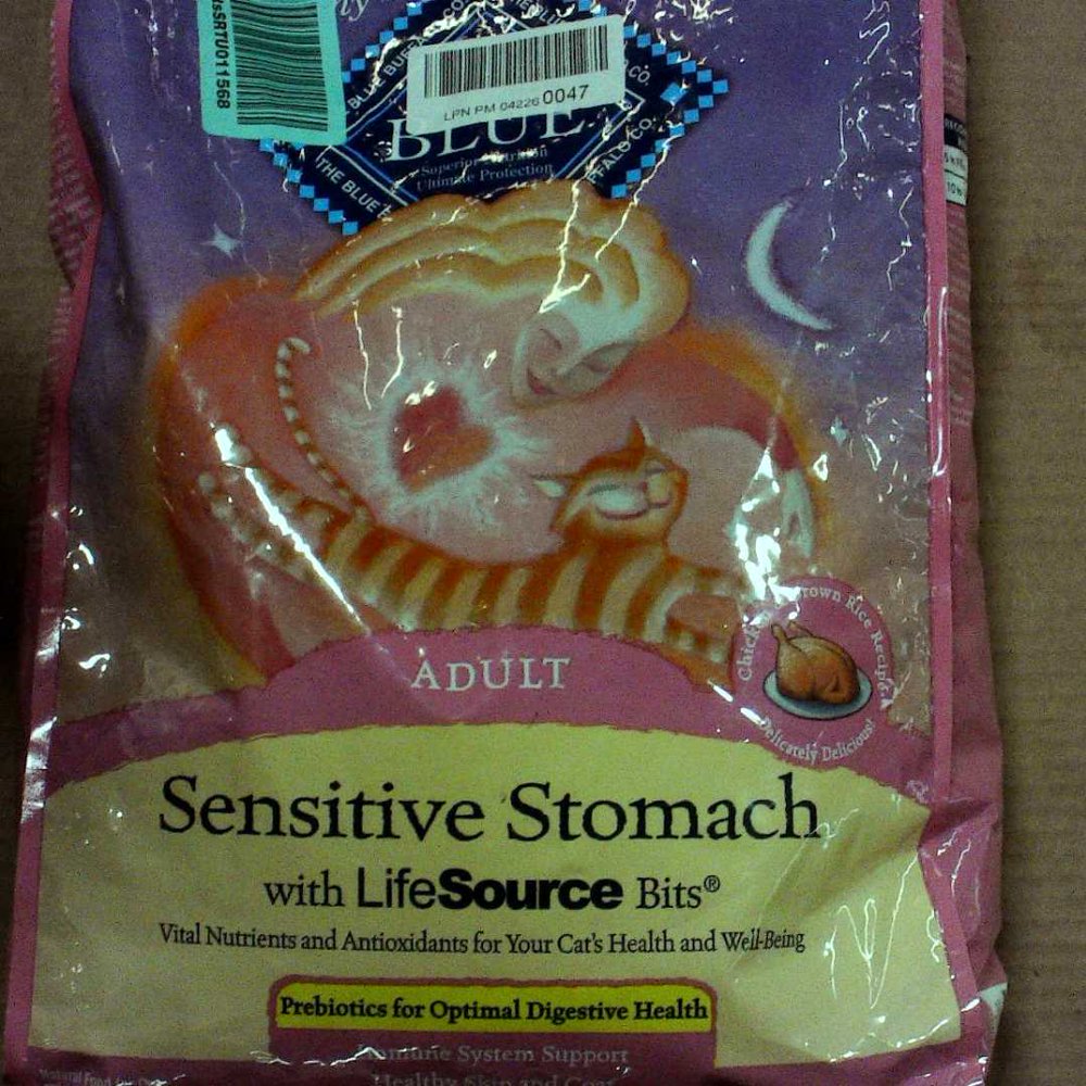 Blue Buffalo Sensitive Stomach Natural Adult Dry Cat Food, Chicken