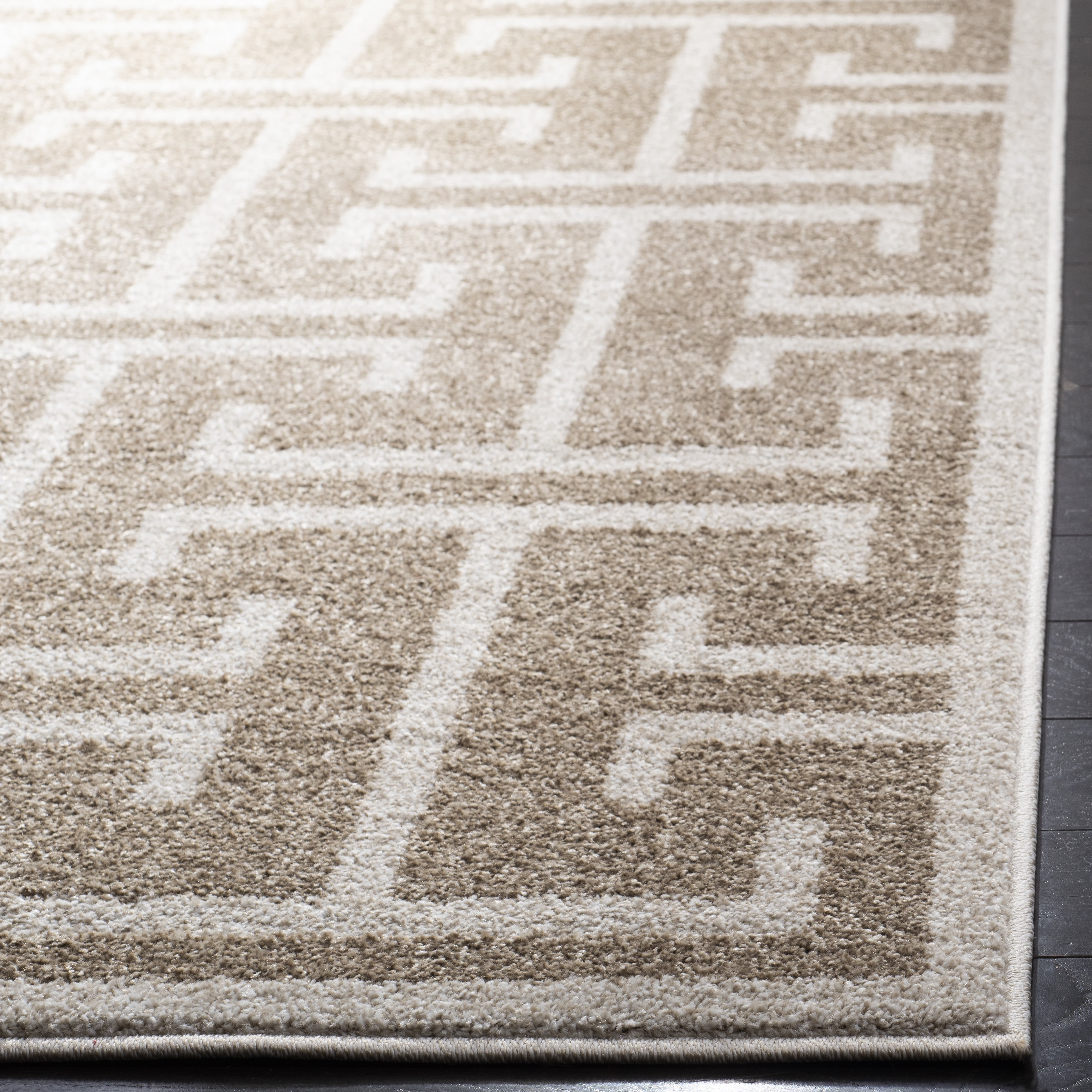 Safavieh Amherst Denton Geometric Area Rug, Wheat/Beige, 8' x 10'