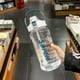 thumbnail image 5 of Botellas De Agua Deportivas De Plástico Botella de agua deportiva de gran capacidad (2 litros) con Rkxzt, 5 of 7