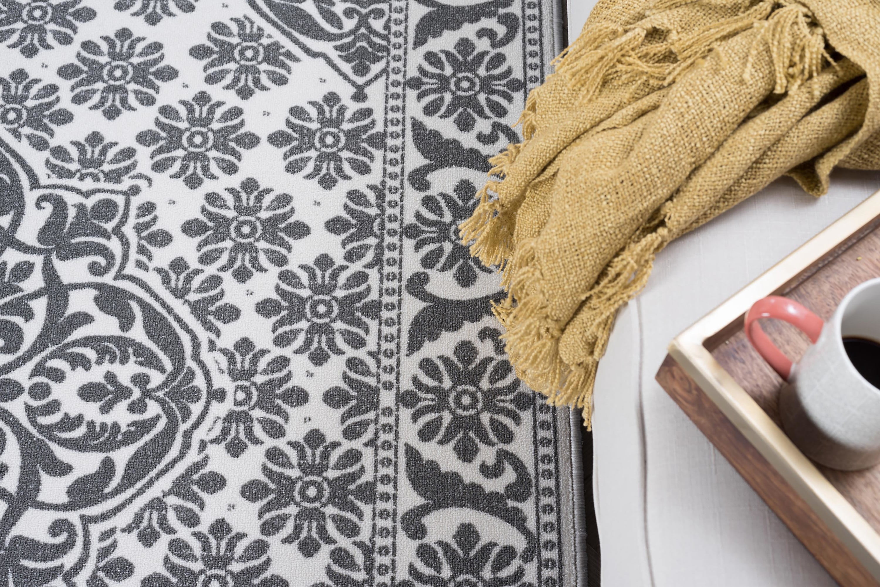 Traditional 4x6 Area Rug (3'11'' x 5'3'') Oriental Ivory, Gray Indoor Rectangle Easy to Clean