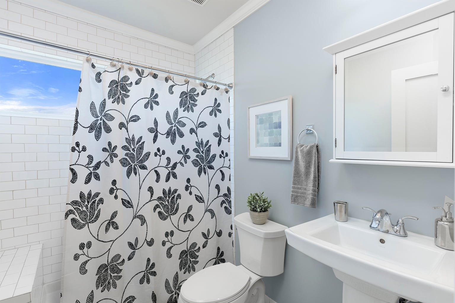Simply Daisy 70" W x 73" L Traditional Floral Polyester Shower Curtain, Black [1 Ct]