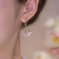 thumbnail image 1 of Fiudx Pendientes de Hoja de Ginkgo, Elegante Diseño de Gota de Agua de Ópalo, Aleación Hipoalergénica para Oídos Sensibles, Un Regalo Brillante para Tus Seres Queridos, Ideal para Ocasiones Especiale, 1 of 2
