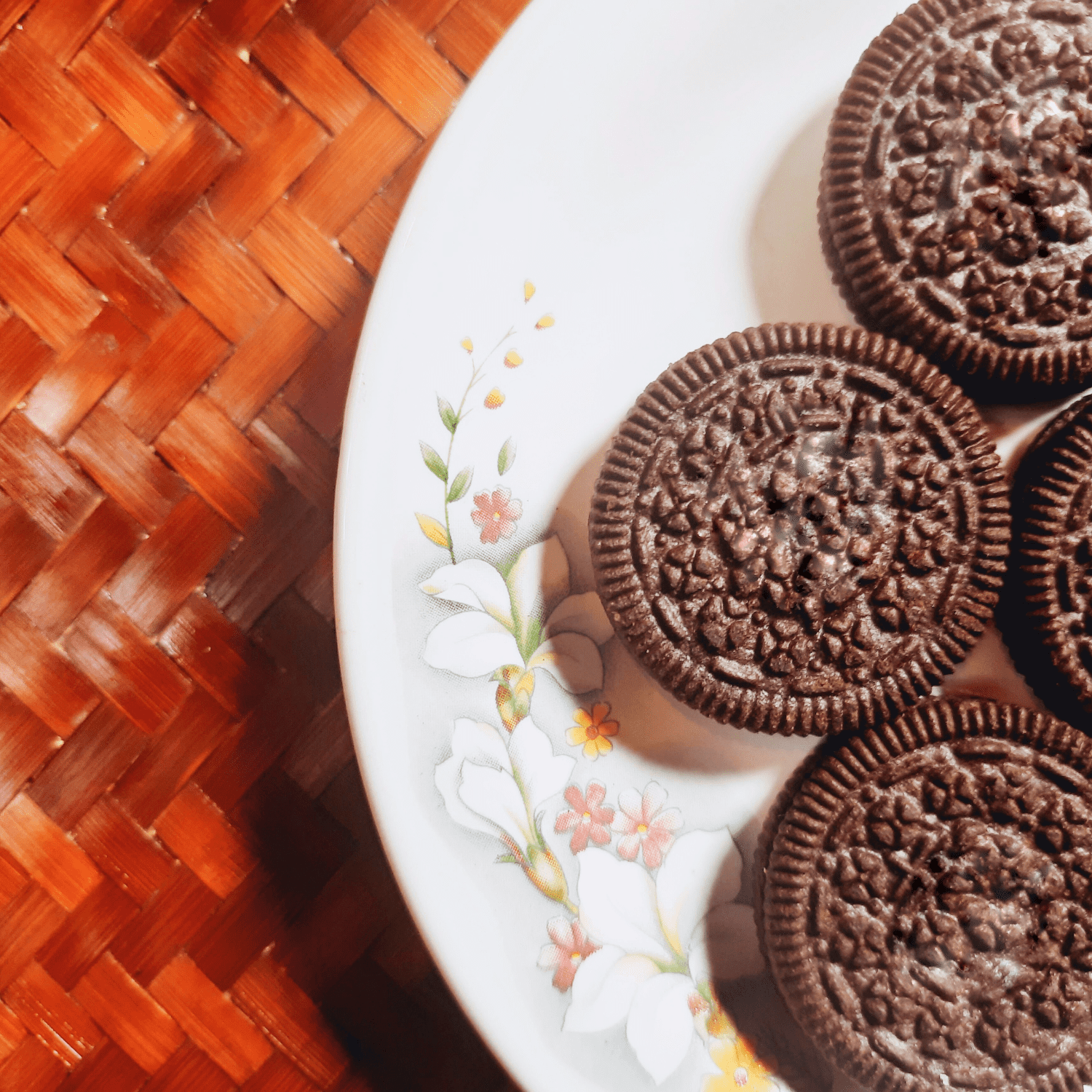 Newman's Own Newman O's Sandwich Cookies - 3 flavors: Chocolate, Vanilla, Original (13 oz) + MerlinsMart Zine