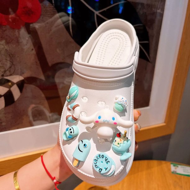 Sanrio-Juego de accesorios para zapatos, juego de hebillas, Hello Kitty, Kuromi, Cinnamoroll, Melody, Kawaii, LED, regalo DIY, 7-8 piezas por juego