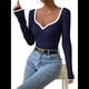 thumbnail image 2 of Camiseta de Larga con Escote Corazón para Mujer, de Punto Acanalado y Ribete en Contraste. Azul Marino L, 2 of 8