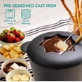 thumbnail image 3 of Juego de fondue de queso Navaris para 6 personas: juego de fondue de hierro fundido de 2 cuartos con 6 tenedores codificados por colores para queso, chocolate o carne, con protector contra salpicadura, 3 of 5