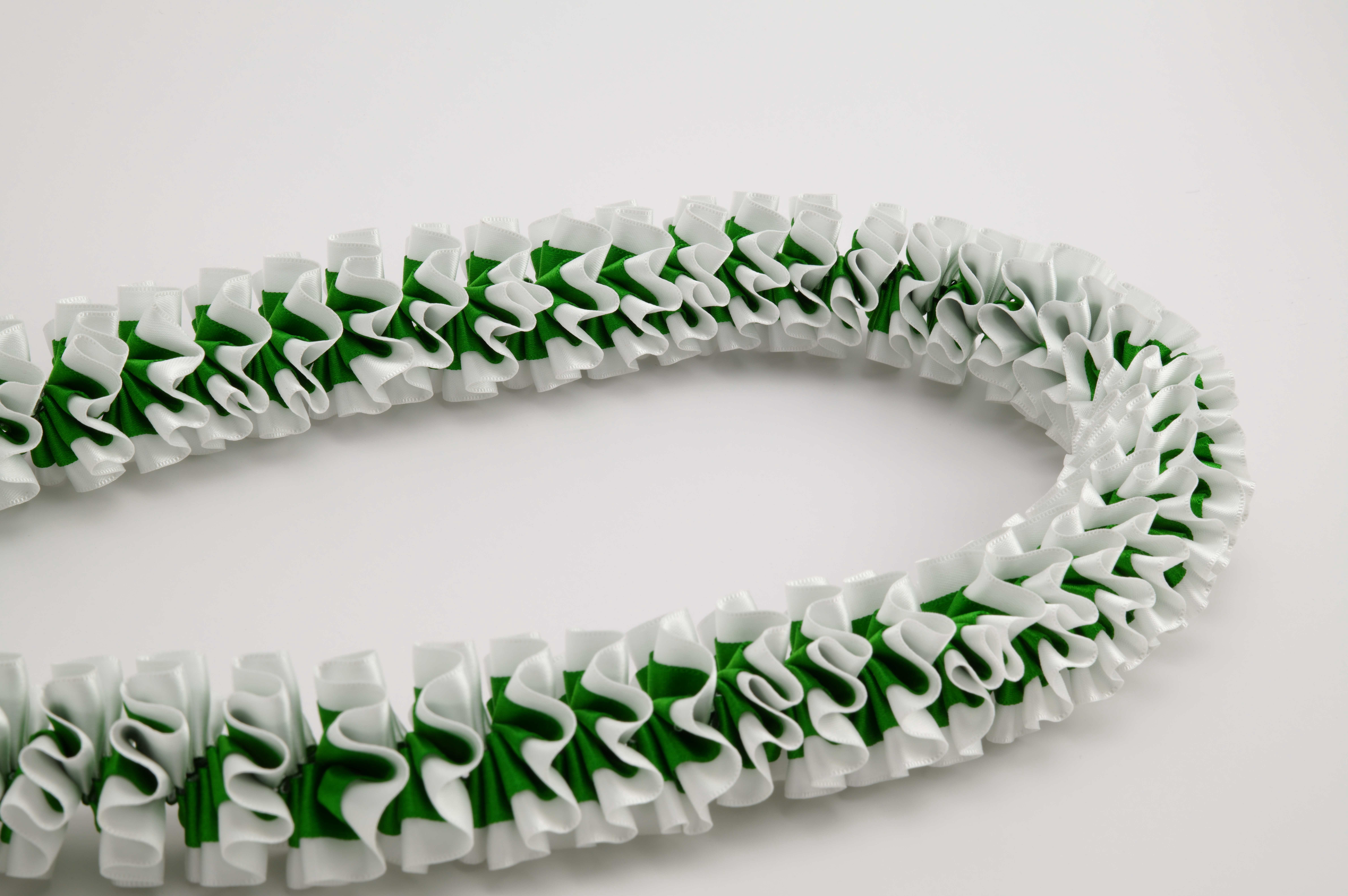 Maxport Corporation Ribbon Lei Emerald/white