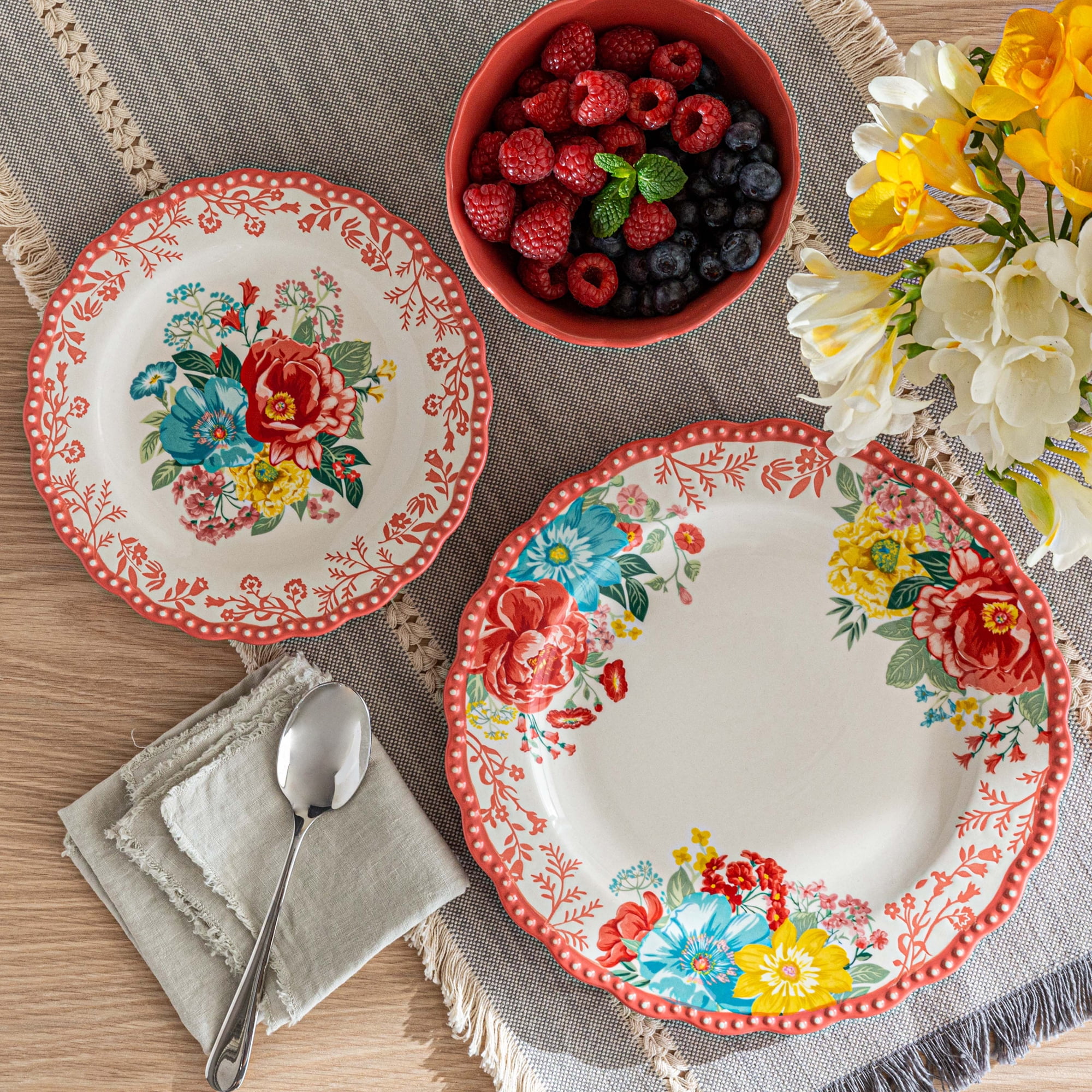 Pioneer woman plate outlet sets