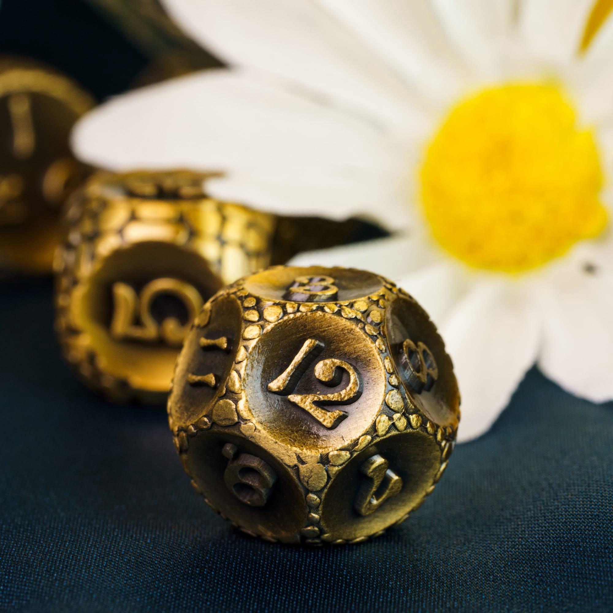 Cusdie 7-Die Metal DND Dice Set, Cobblestone Metal Polyhedral D&D Dice Setfor DND Dungeons and Dragons TTRPG Role Playing Games