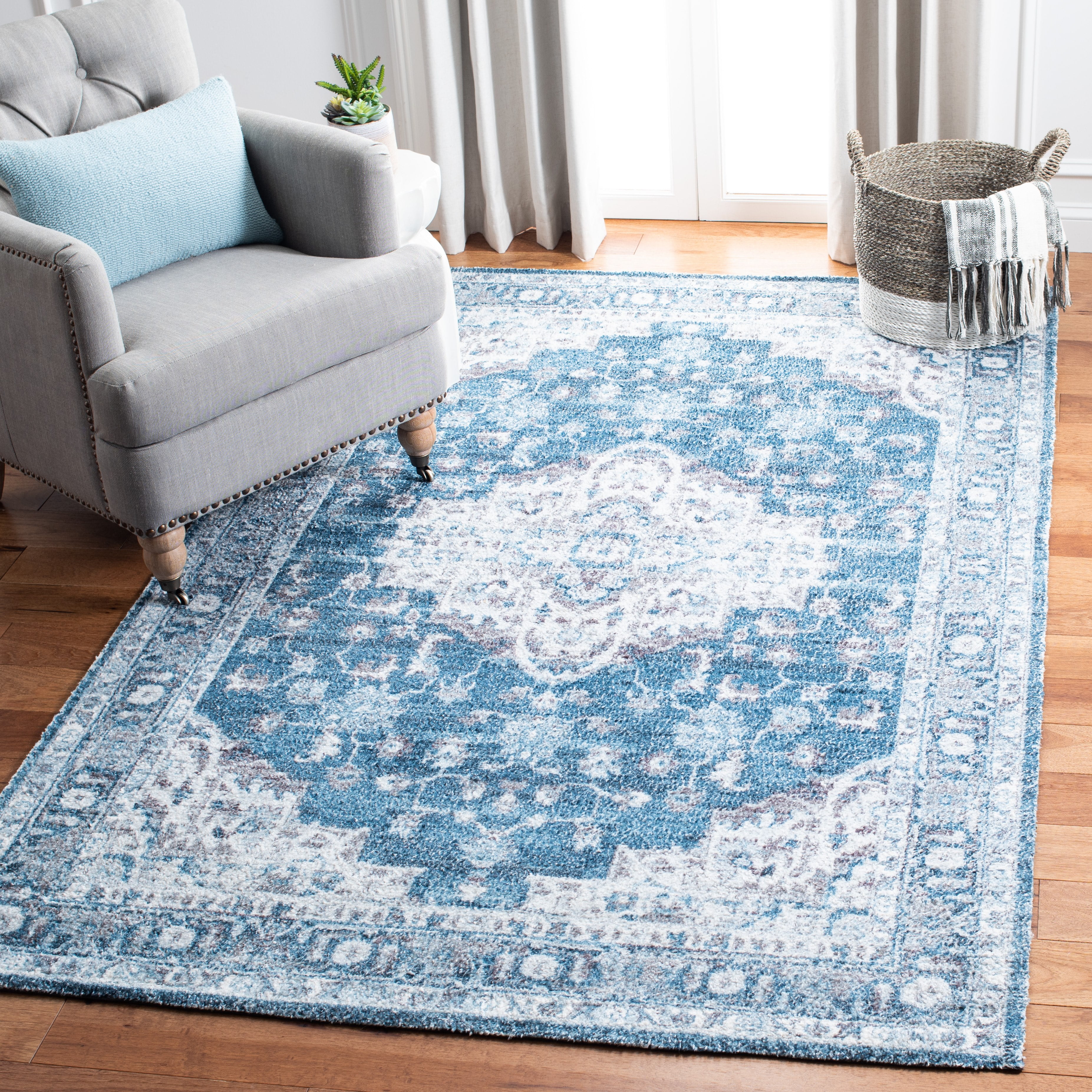SAFAVIEH Classic Vintage Ramona Medallion Area Rug, Blue/Grey, 6' x 6' Square