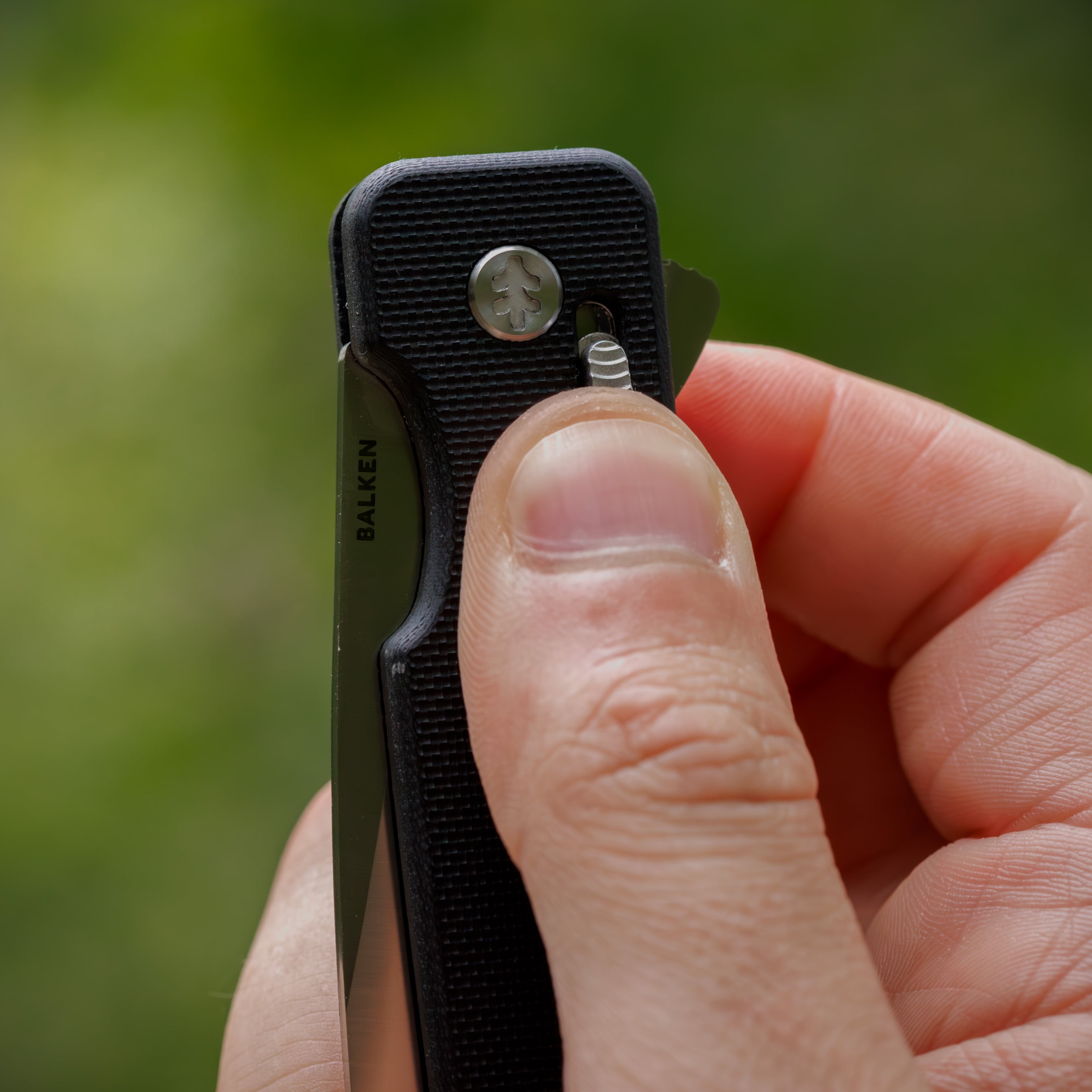 Swiss Tech Crossbar Lightweight Locking Flipper Knife, D2 Steel with a Low Profile Back Flipper, Black